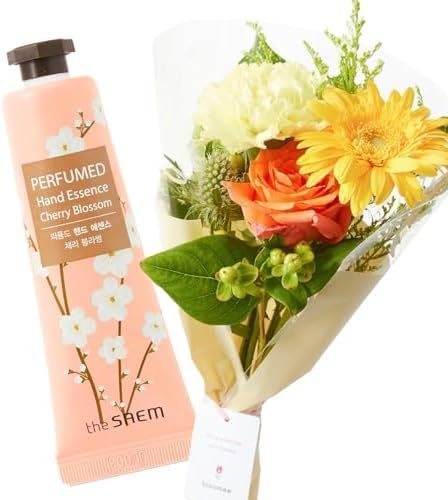 the SAEM (ザセム) PERFUMED HAND ESSENCE (パヒュームド ハンド エッセンス）30mlとお花8本