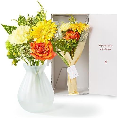 季節のお花ブーケ(8本) と 花瓶セット(ホワイトマット 丸型) Happy Birthday カード付き