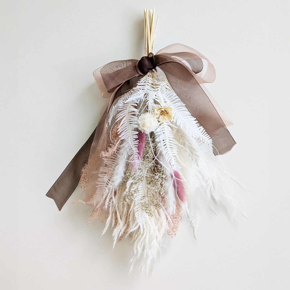 優しい色合いのドライフラワースワッグ M