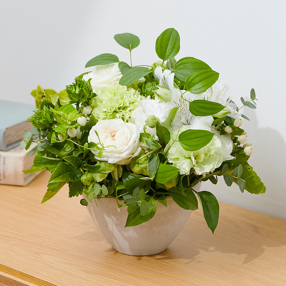 【花瓶不要】白と緑の季節のお花アレンジメント